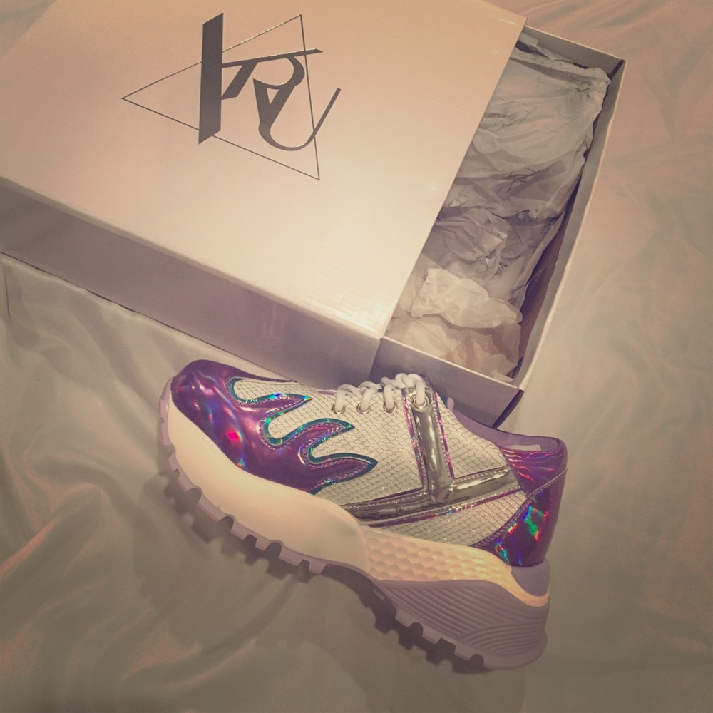 BRAND NEW YRU FLAME SNEAKERS